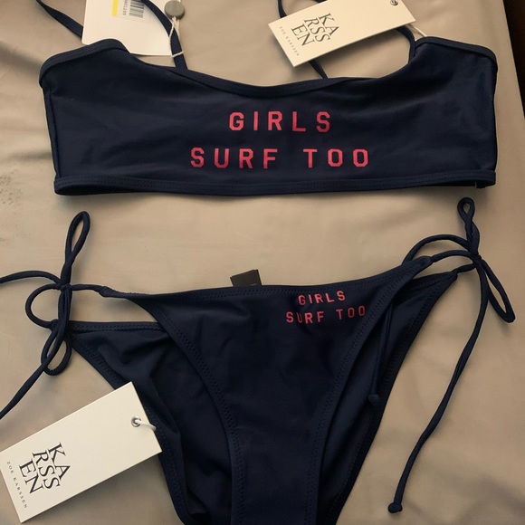 Bikini - Picture 1 of 7